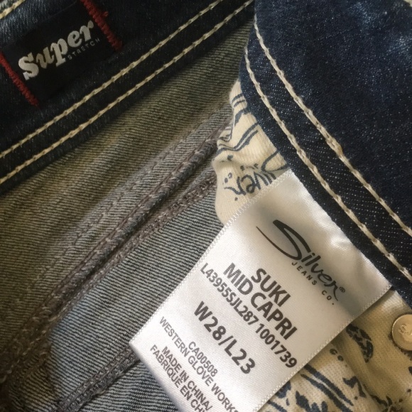 Silver Jeans Suki Embellished Distressed Mid Rise Super Stretch Capri W28 L23 - Picture 11 of 14